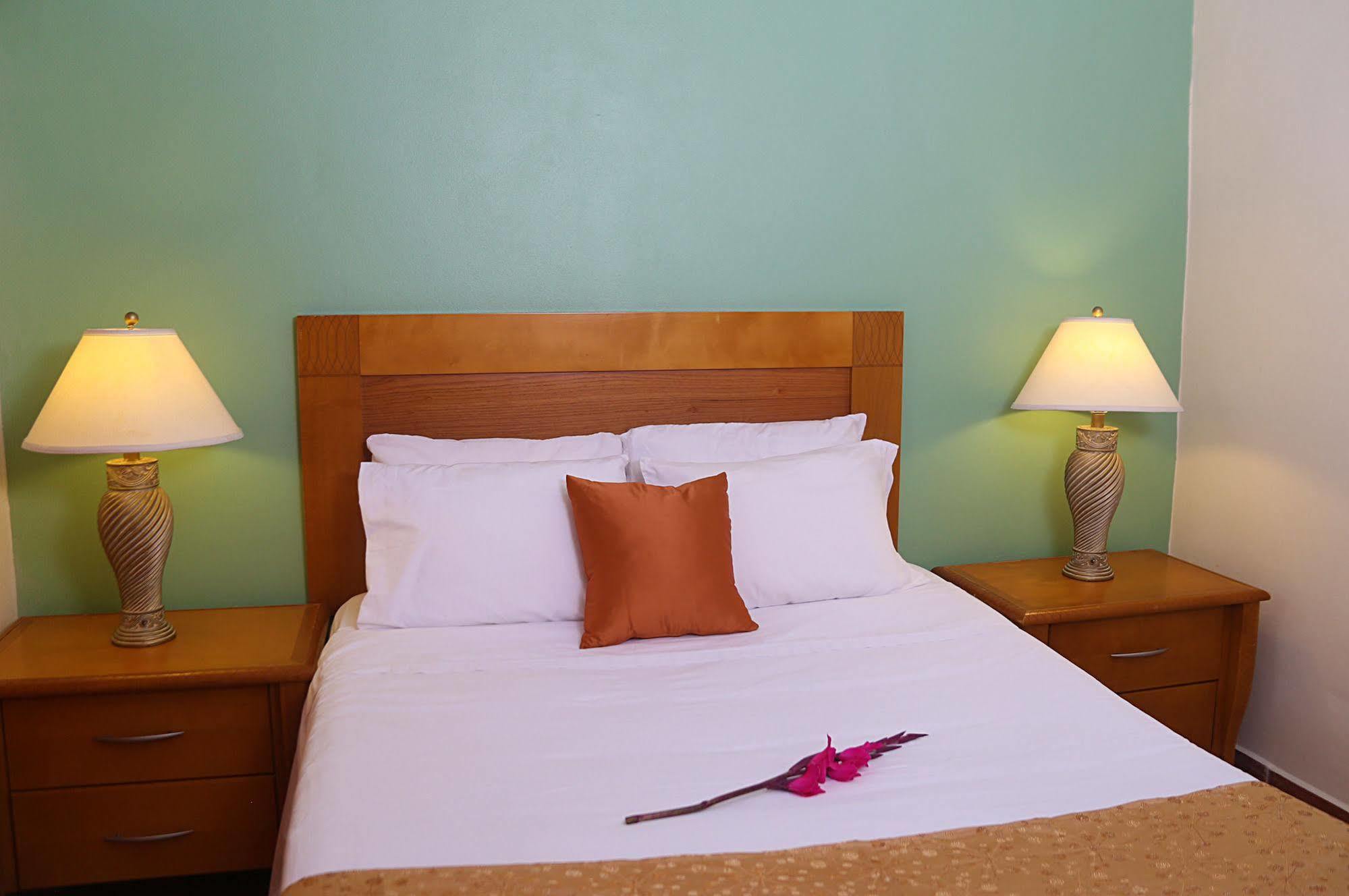 Punto Di Oro Apartments Resort Tanki Leendert 外观 照片