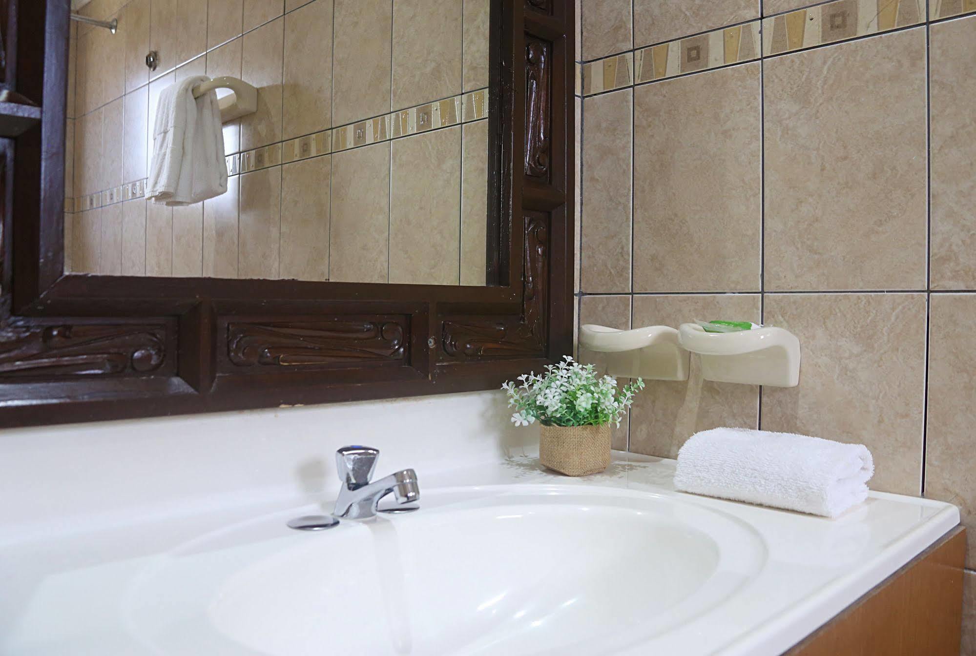 Punto Di Oro Apartments Resort Tanki Leendert 外观 照片